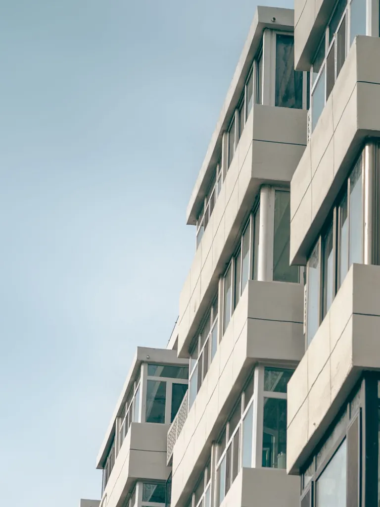 Fassade eines gemischt genutzten Geschäftshauses – Objekttyp der Gewerbeverwaltung in NRW